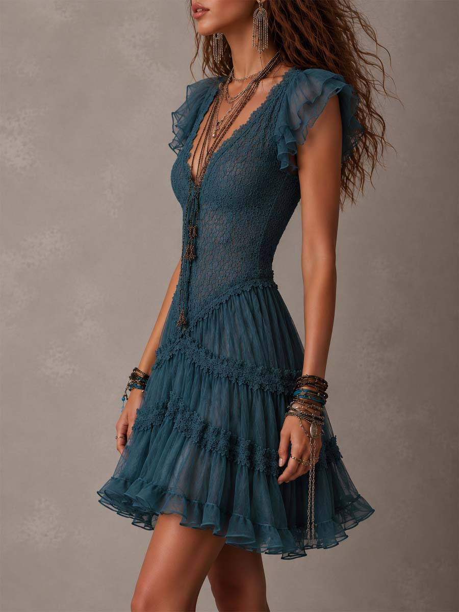 Delphine | Mini-Kleid mit Spitzen- und Chiffonrüschen in nostalgischem Blau