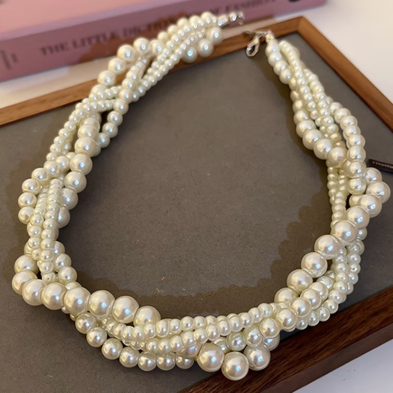 Collier élégant à perles statement