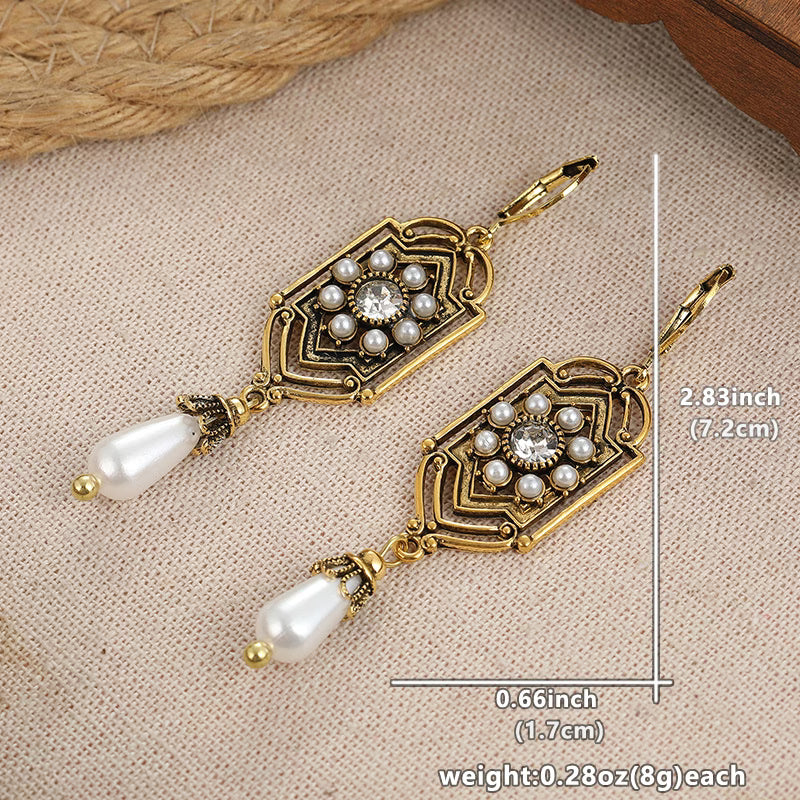 Boucles d'oreilles vintage dorées avec perle incrustée