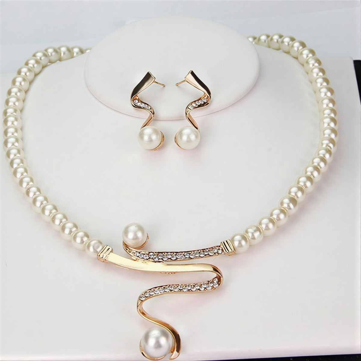Ensemble de bijoux perles ondulées élégant