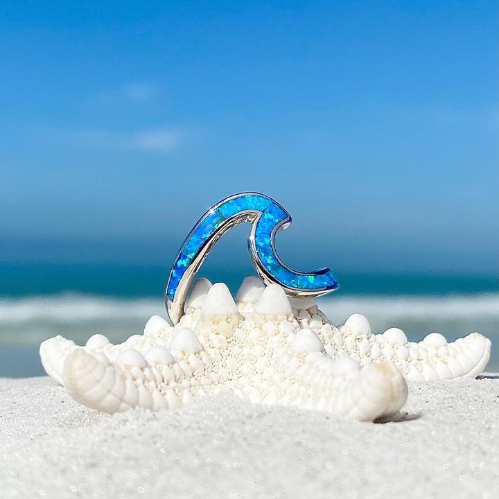Bague ondulée en argent avec opale