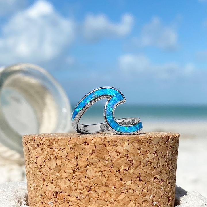 Bague ondulée en argent avec opale