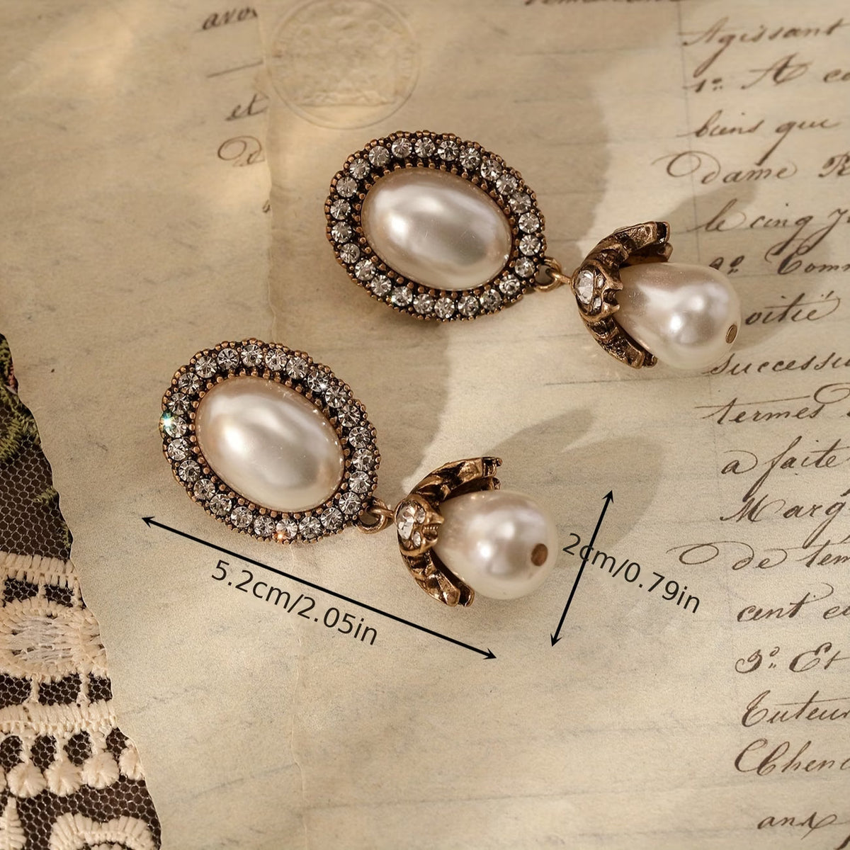 Boucles d'oreilles pendantes vintage à cadre perlé