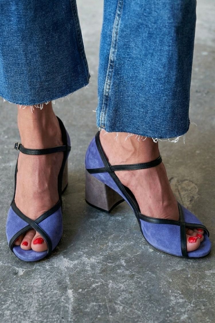 Farbblock-Stiletto-Pumps mit Schnalle und T-Riemen