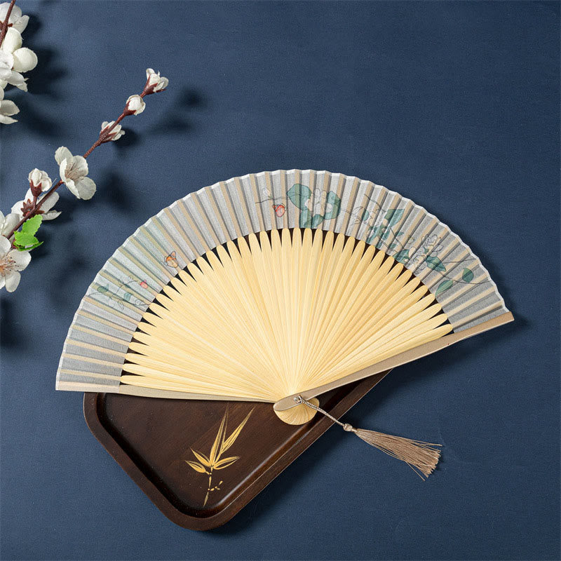 Faltbarer Handfächer aus Seide und Bambus mit Buddha-Motiven, Lotus, Begonie, Blume und Jasmin – 21 cm