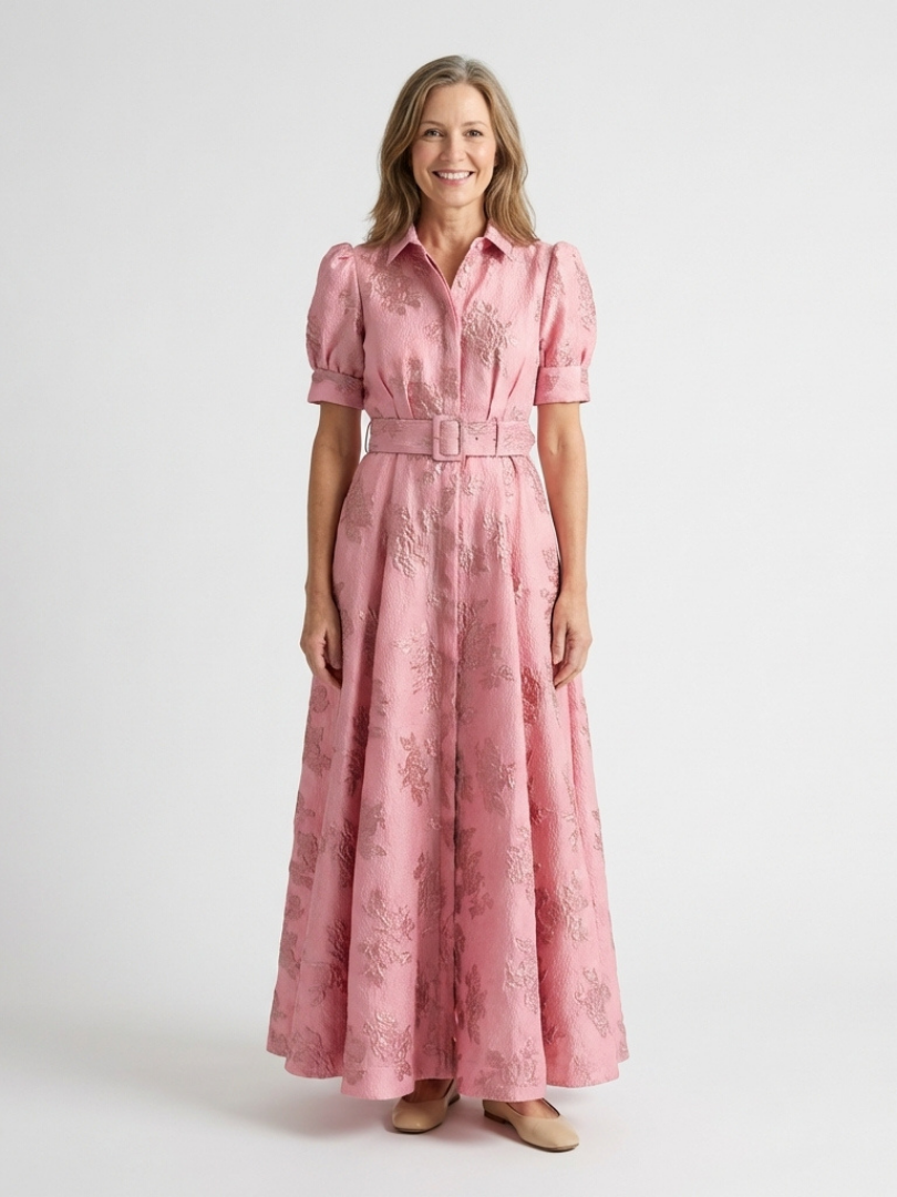 Xanthea | Robe chemise maxi à manches courtes avec ceinture florale texturée