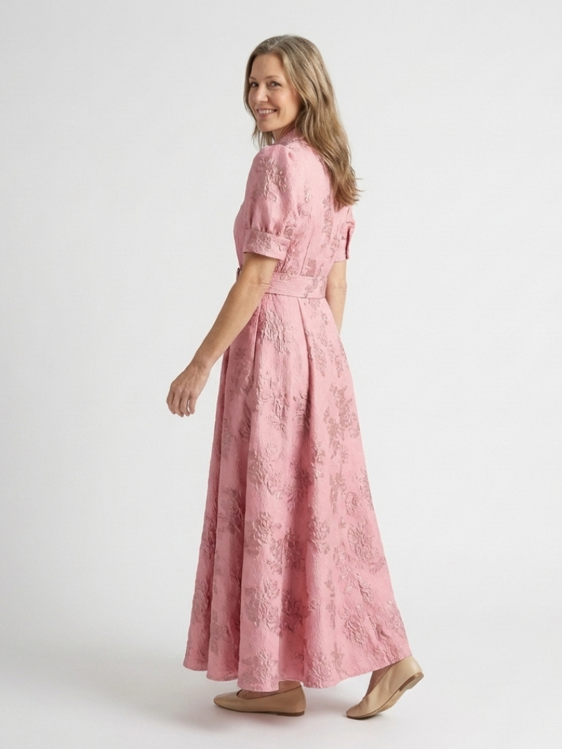 Xanthea | Robe chemise maxi à manches courtes avec ceinture florale texturée