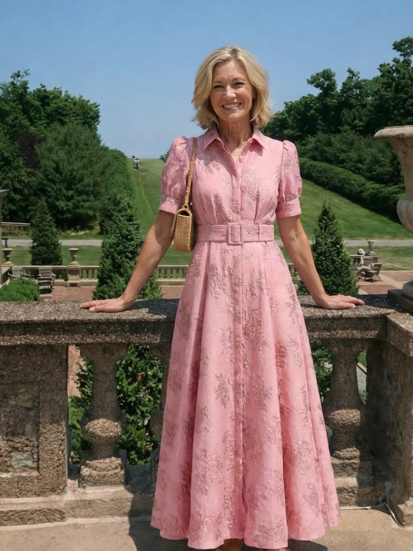 Xanthea | Robe chemise maxi à manches courtes avec ceinture florale texturée