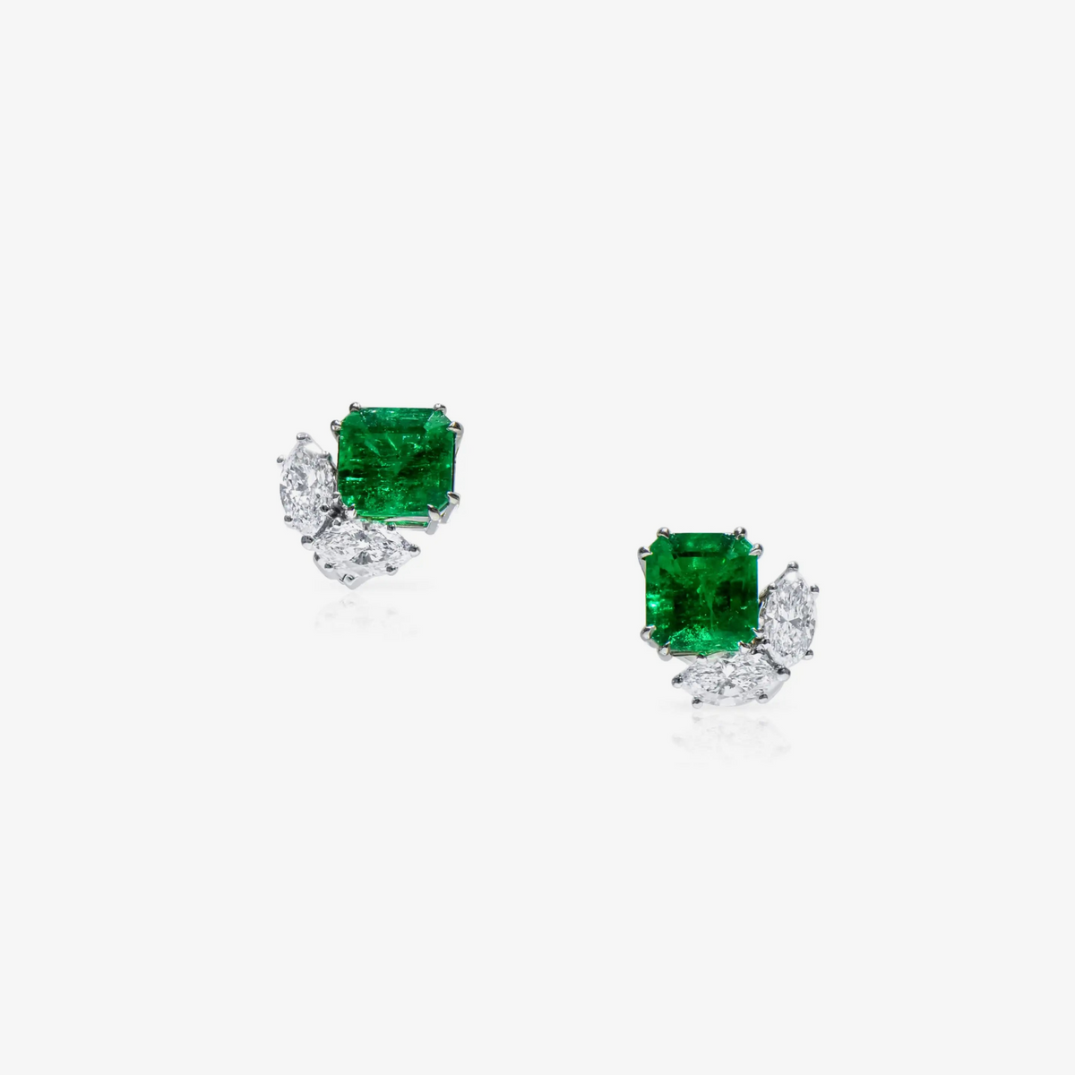 Boucles d'oreilles éclatantes en diamant et émeraude