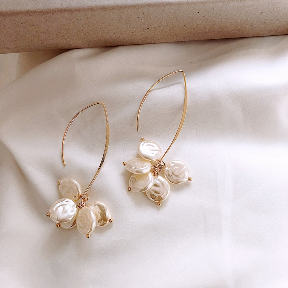 Boucles d'oreilles élégantes avec perles et cristaux scintillants