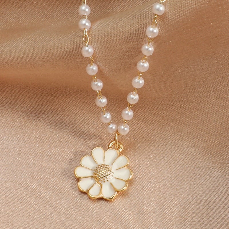 Collier marguerite orné de perles
