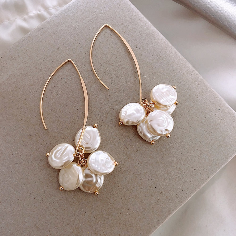Boucles d'oreilles élégantes avec perles et cristaux scintillants