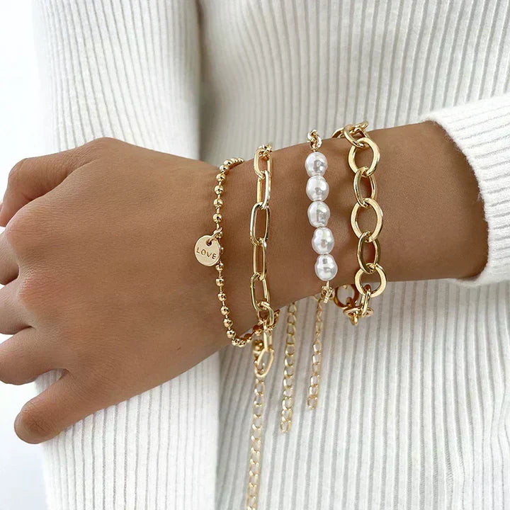 Set von Armbändern mit Goldenen Perlen