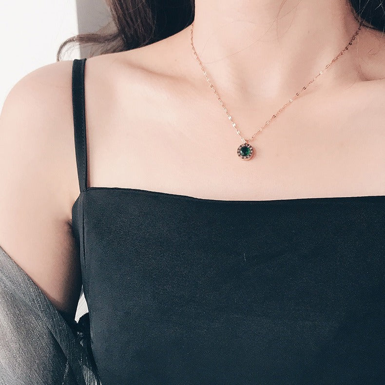 Collier en or avec pendentif émeraude