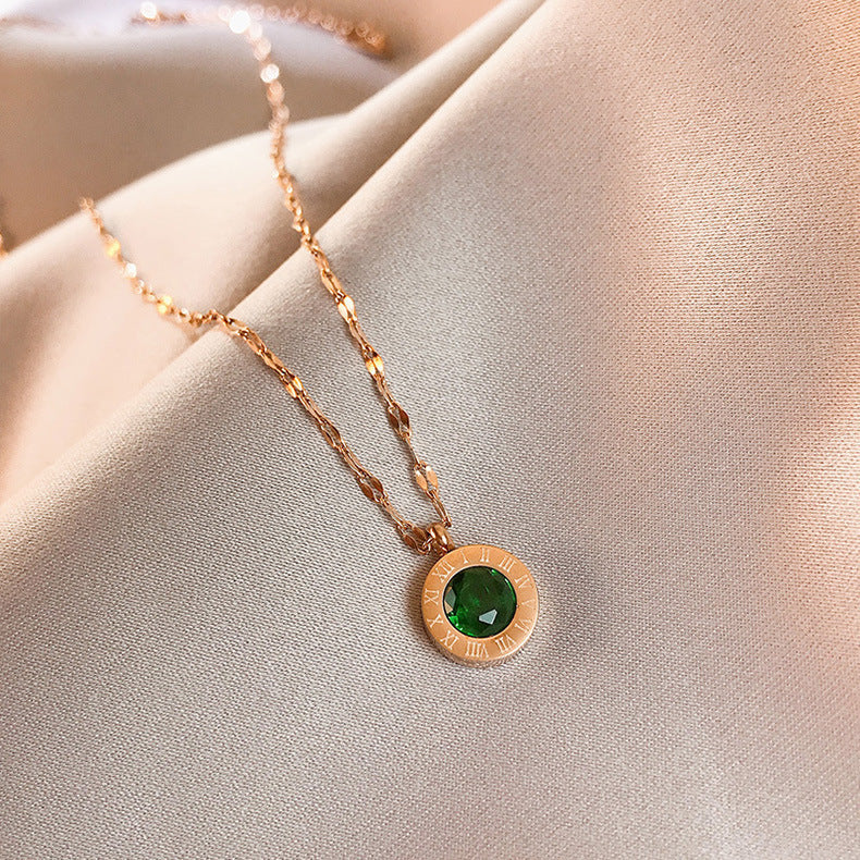 Collier en or avec pendentif émeraude
