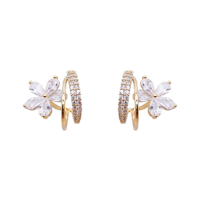 Boucles d'oreilles fleurs dorées avec inserts en zirconium