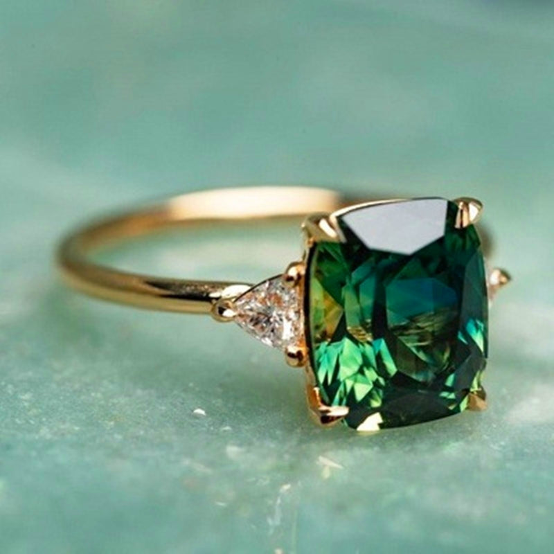 Bague vintage élégante avec pierre d'émeraude carrée