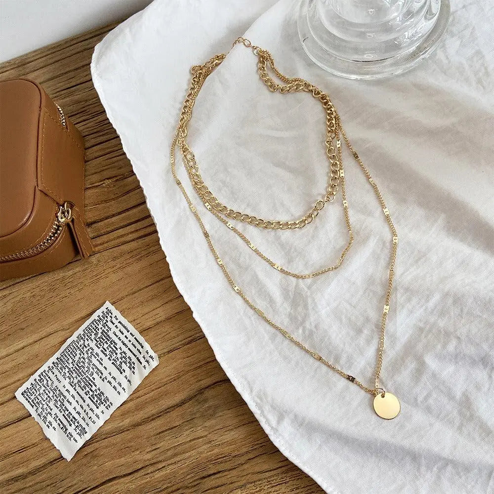 Eleganter Gold- und Silberkragen