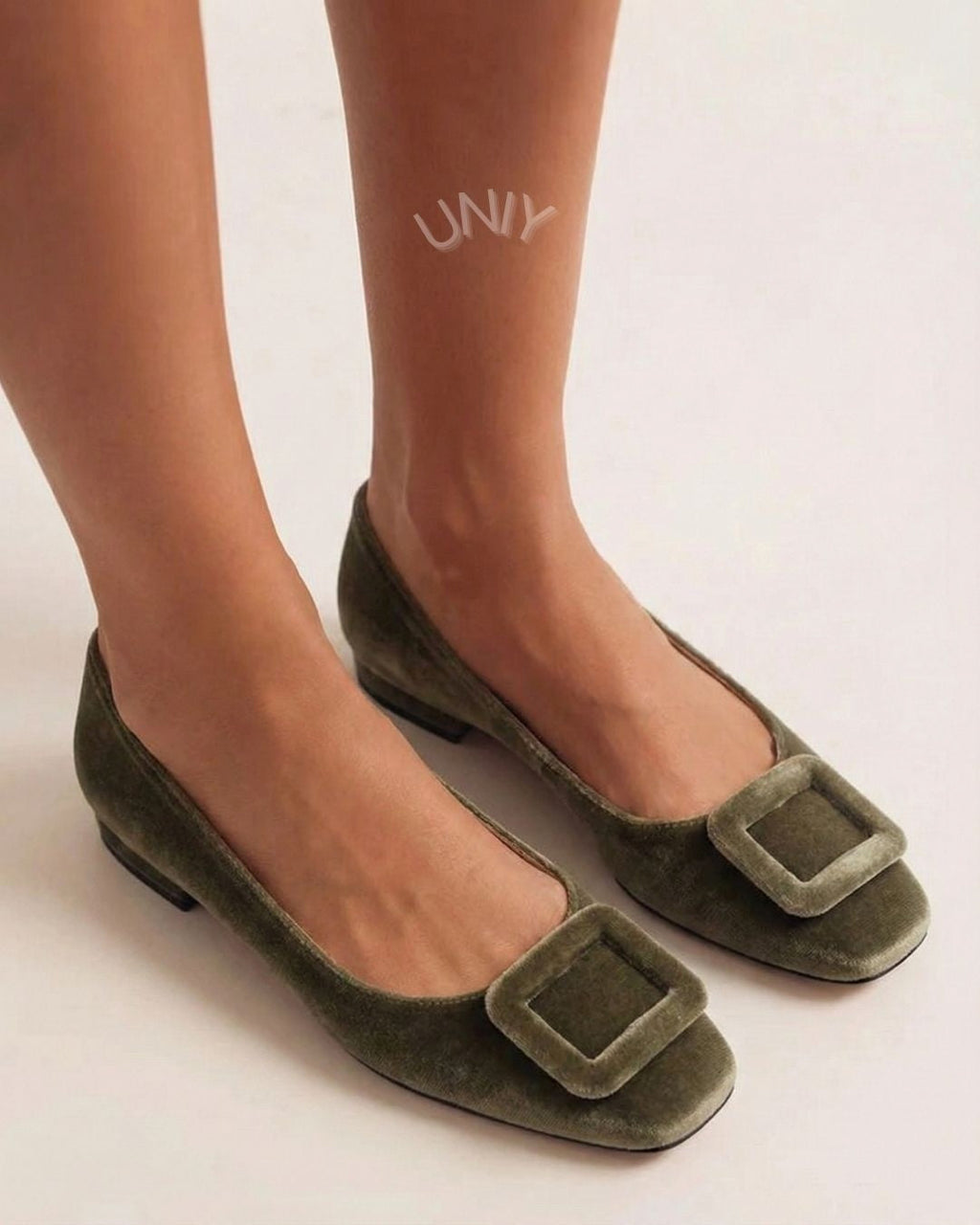 Velsche Ballerinas mit quadratischer Spitze und Schnalle