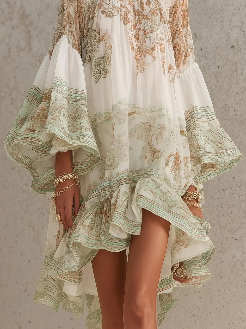 Rosalie | Grünes Chiffon-Mini-Kleid mit Volantärmeln und gestreiftem Saum