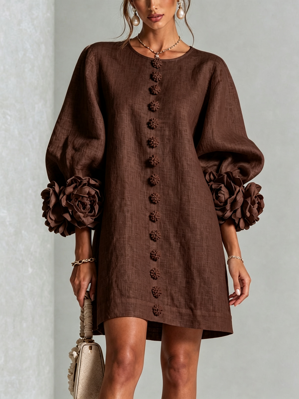 Brune | Robe courte en lin avec manches bouffantes