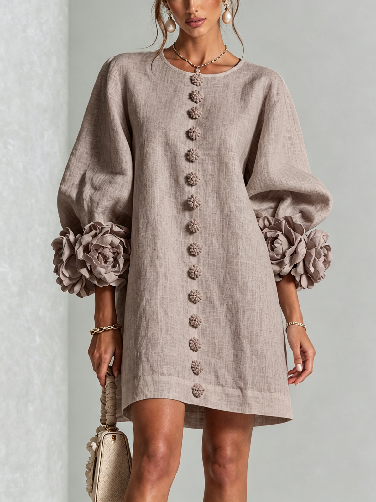 Brune | Robe courte en lin avec manches bouffantes