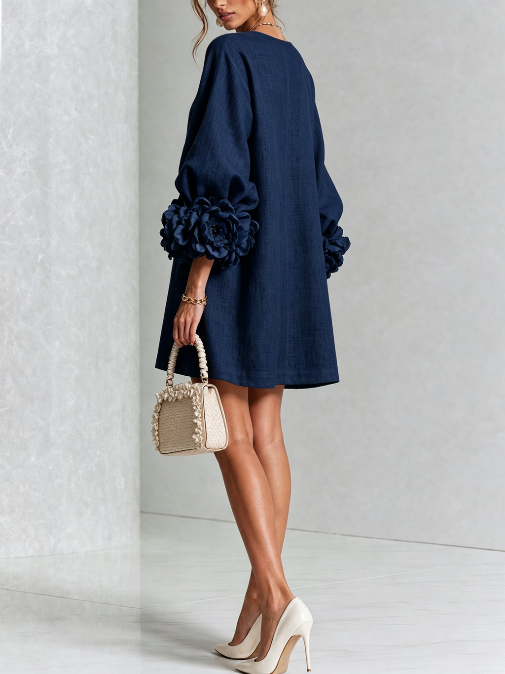Brune | Robe courte en lin avec manches bouffantes