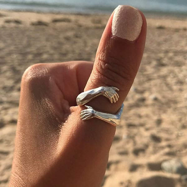 Bague Ajustable Étreinte à Finition Argentée