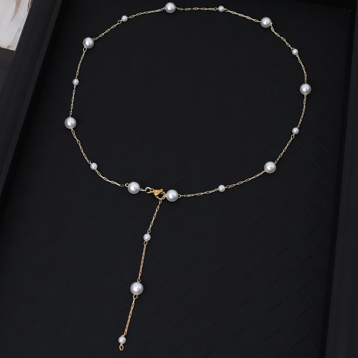 Collier élégant de perles célestes
