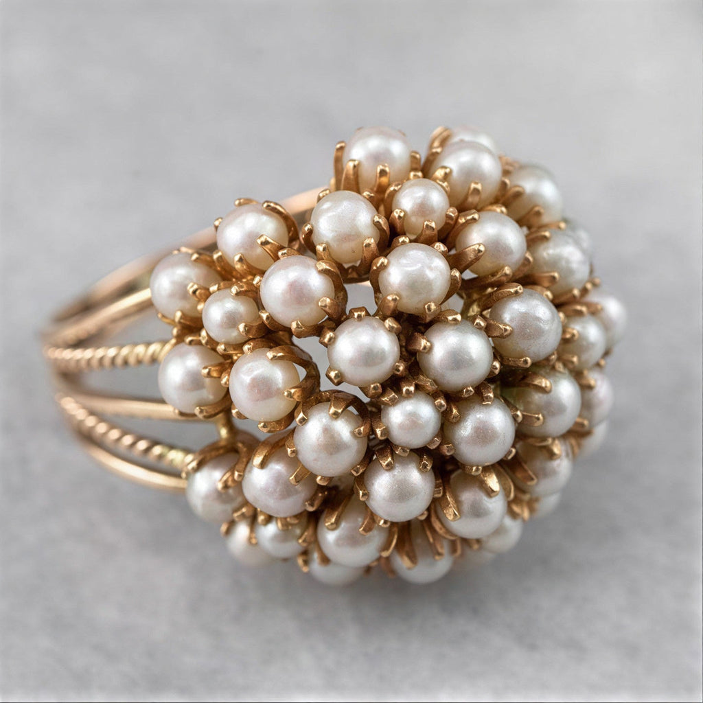 Bague en or classique avec perle incrustée