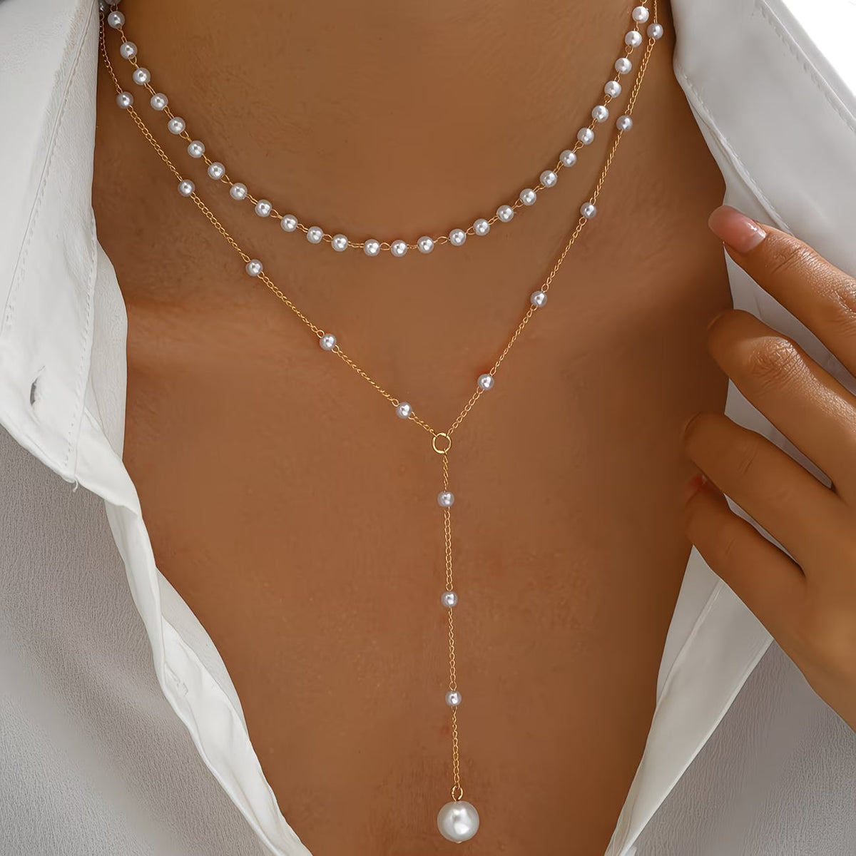 Le collier à rangs de perles graduées