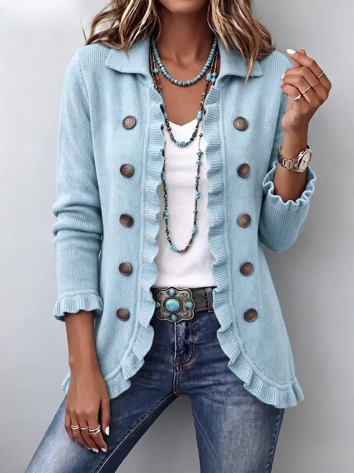 Cecilia | Veste en maille bleu poudré délicat avec volants