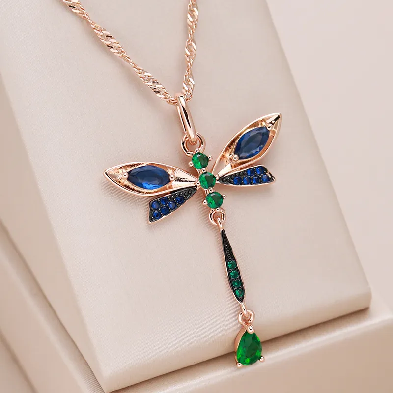 Collier élégant avec libellule