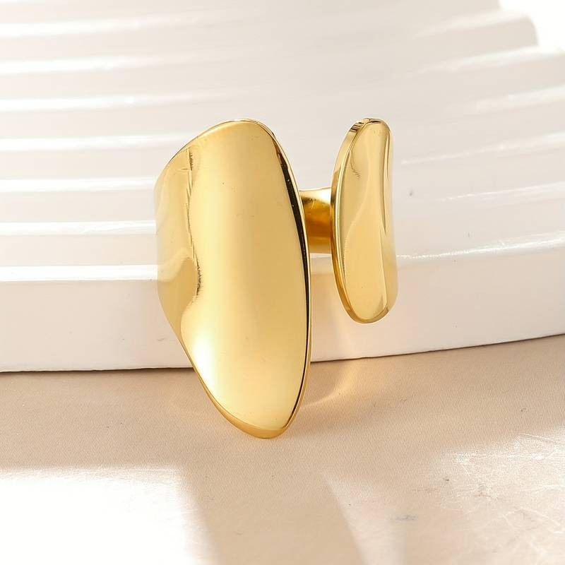 "Bague vintage en or à design ouvert"