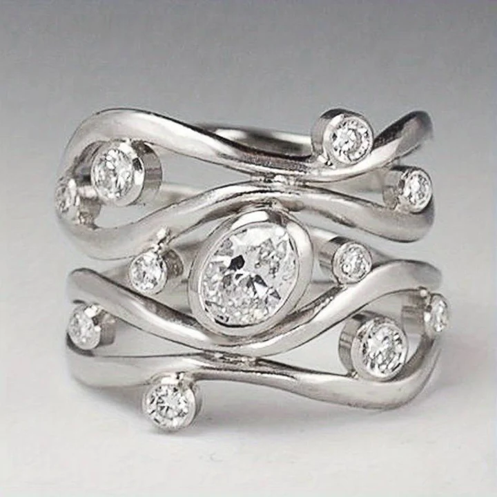 Bague vintage en argent irrégulière avec zirconia
