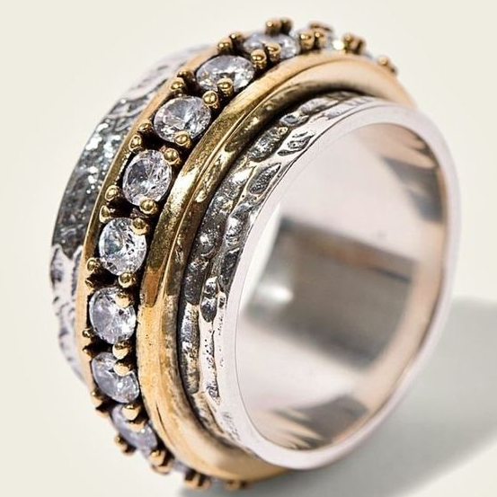 Bague vintage en or et argent avec pierres de zirconium