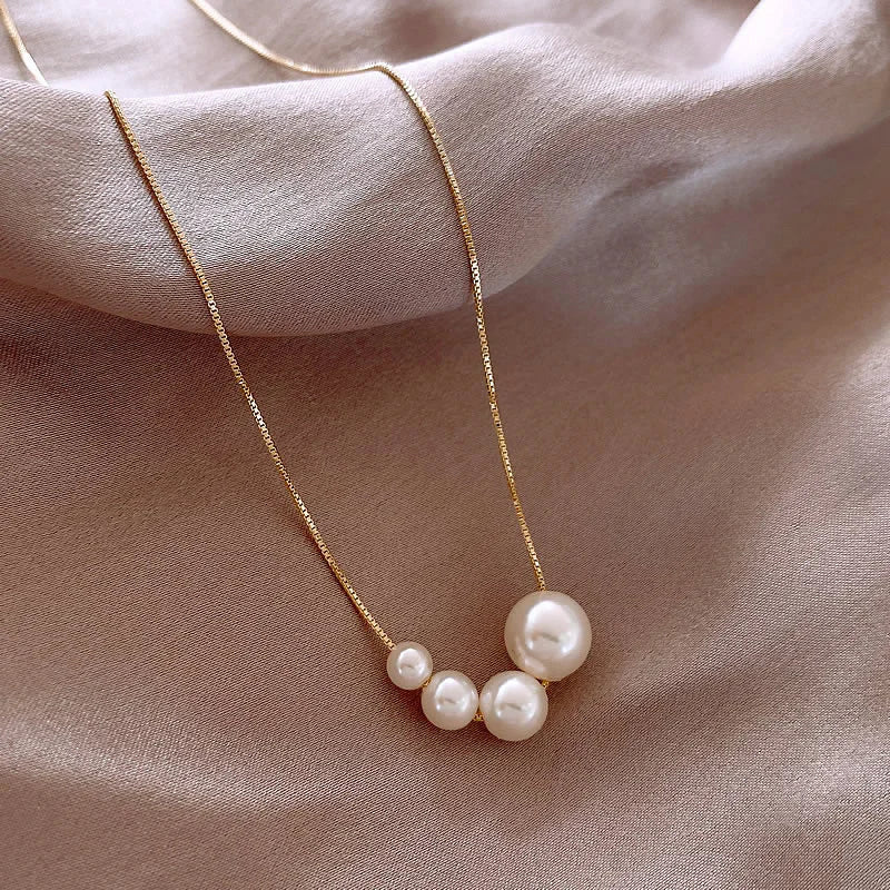 Collier magique à grappes de perles
