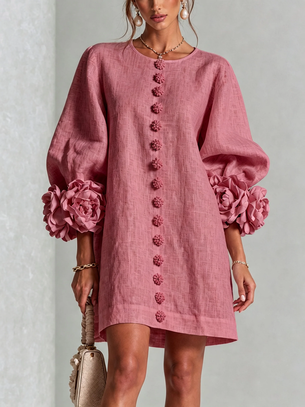 Brune | Robe courte en lin avec manches bouffantes