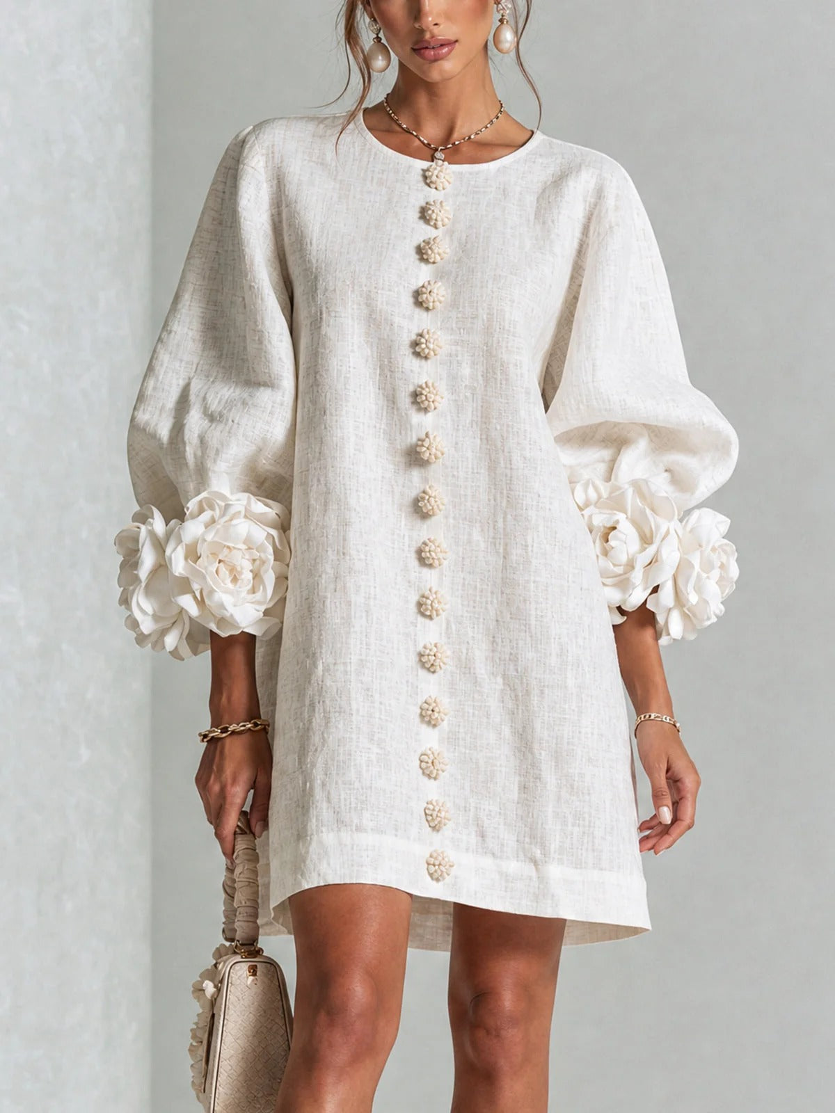Brune | Robe courte en lin avec manches bouffantes