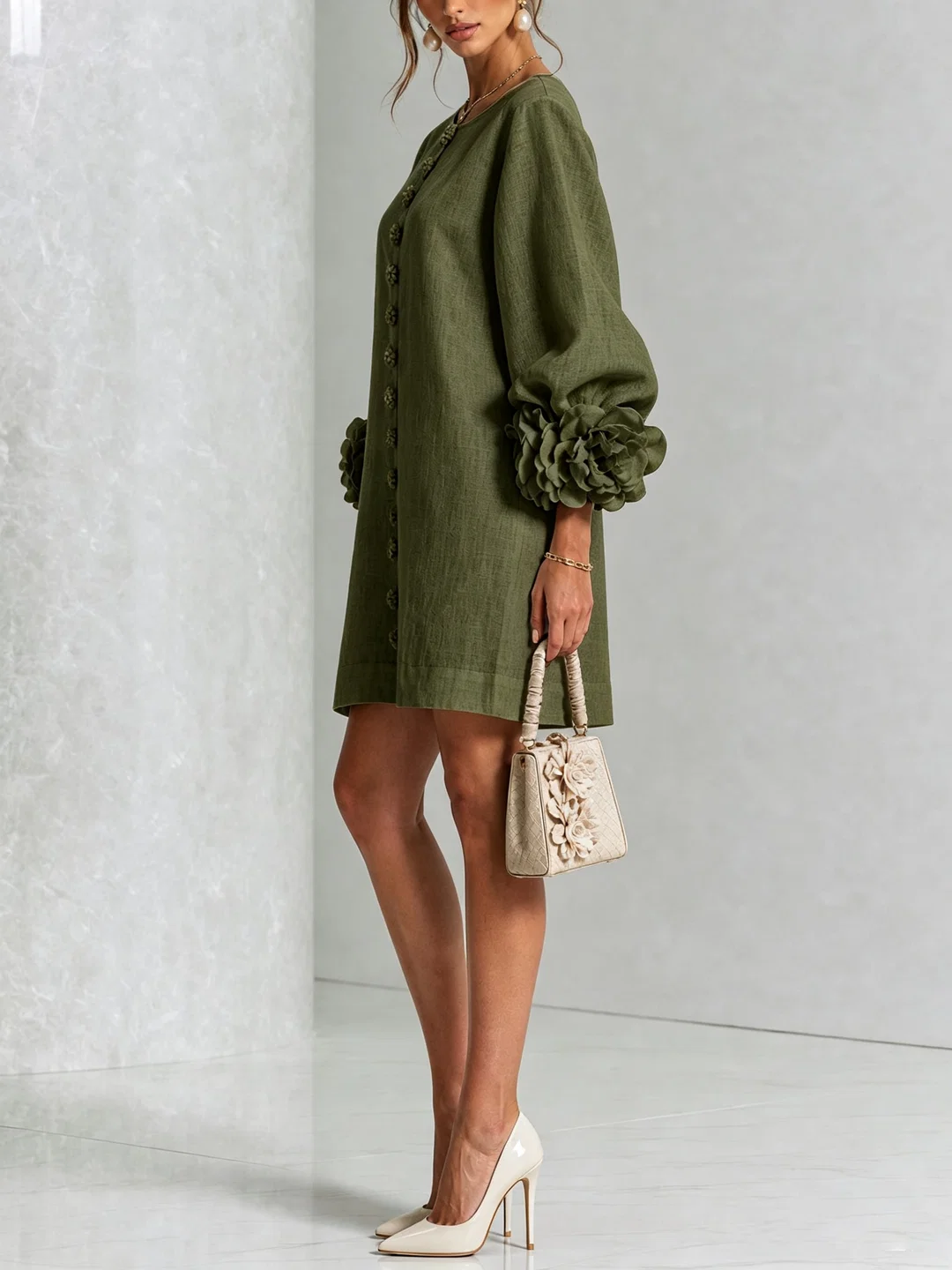Brune | Robe courte en lin avec manches bouffantes