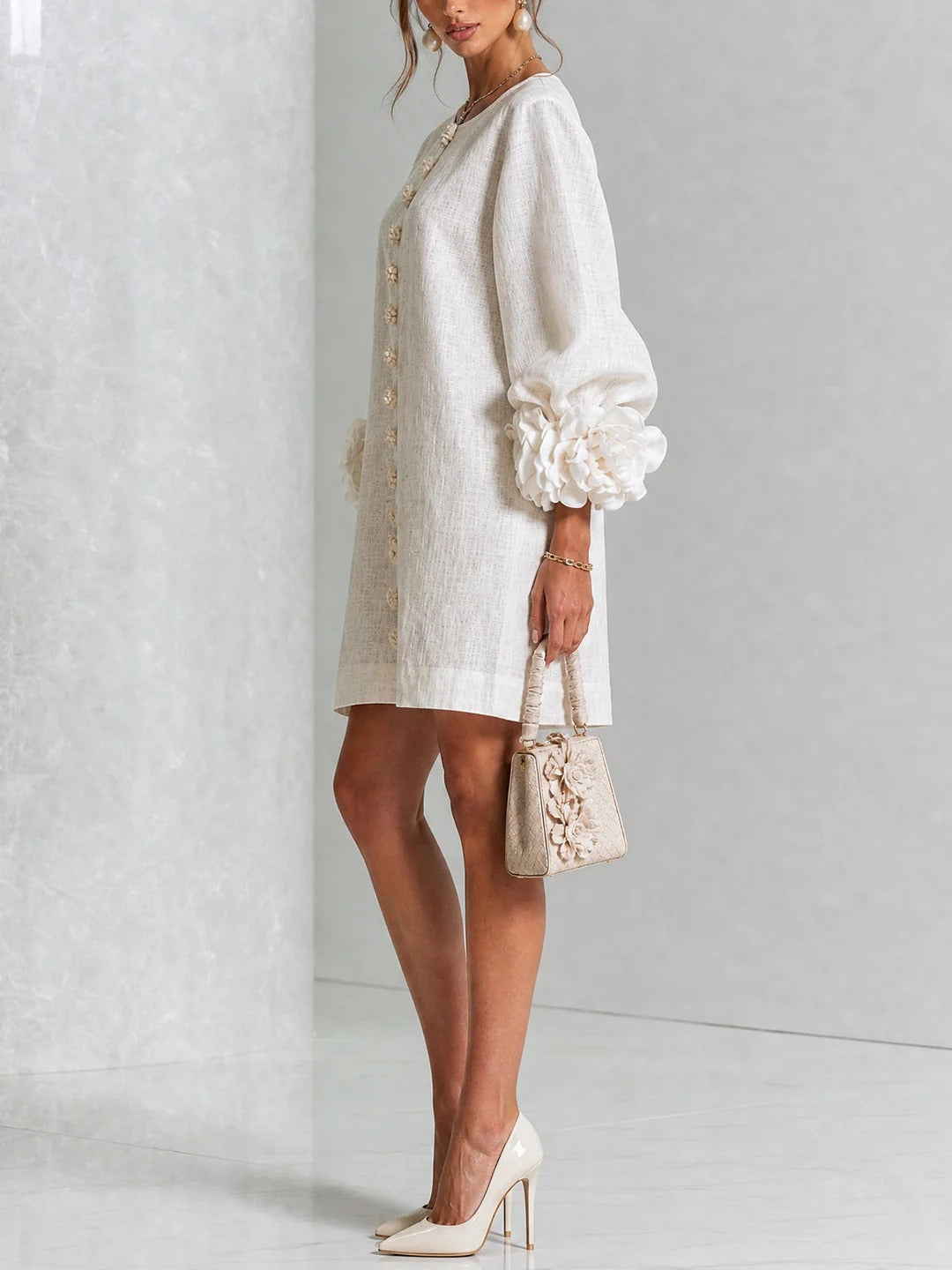 Brune | Robe courte en lin avec manches bouffantes
