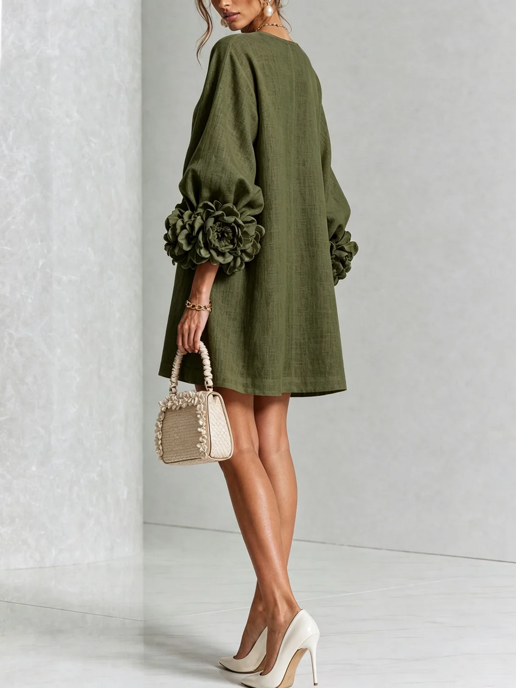 Brune | Robe courte en lin avec manches bouffantes