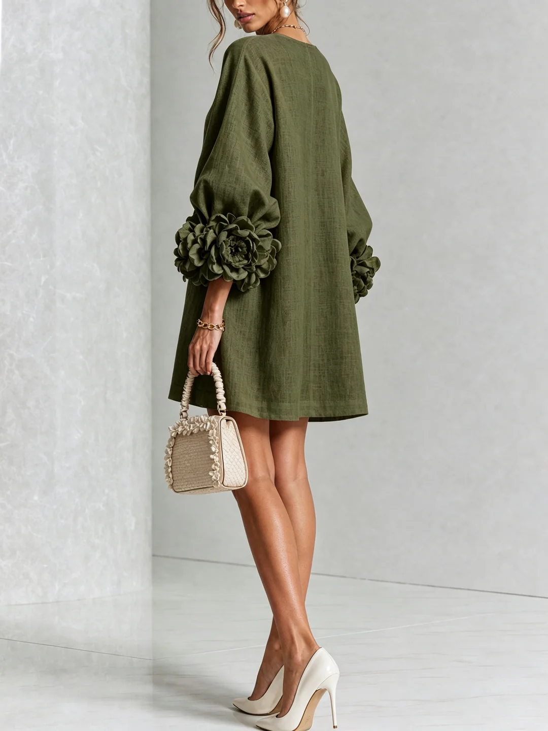 Brune | Robe courte en lin avec manches bouffantes