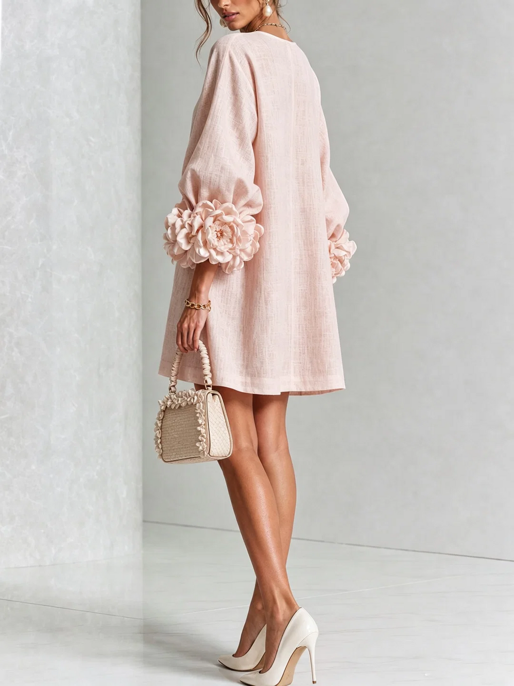 Brune | Robe courte en lin avec manches bouffantes