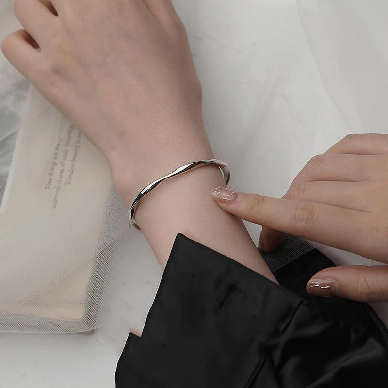 Bracelet manchette épais et réglable en argent 925 à la forme unique