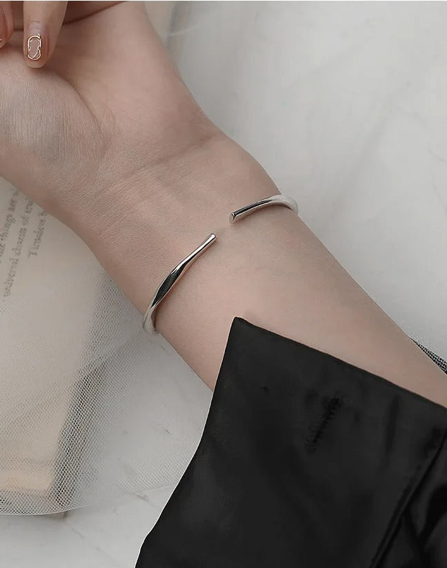 Bracelet manchette épais et réglable en argent 925 à la forme unique