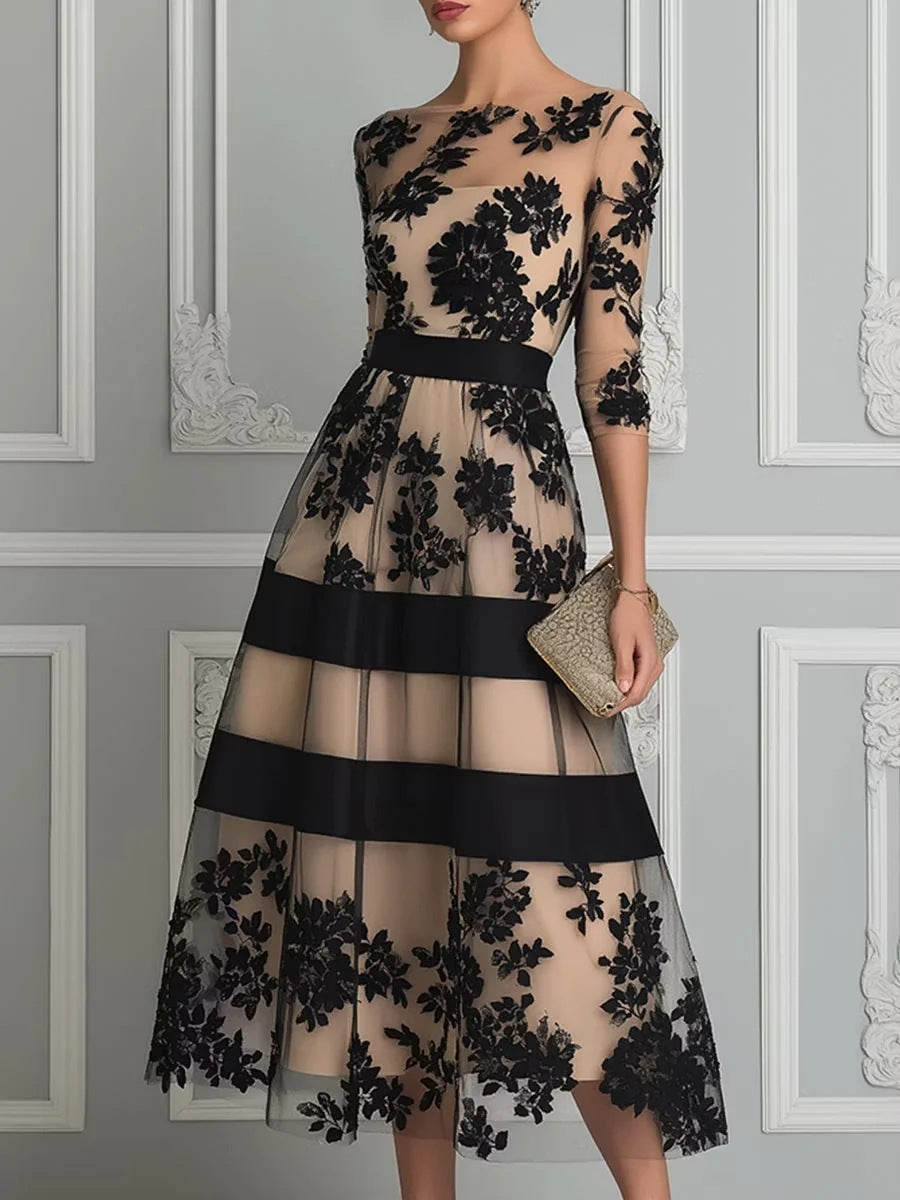 Robe midi élégante avec dentelle florale et tulle