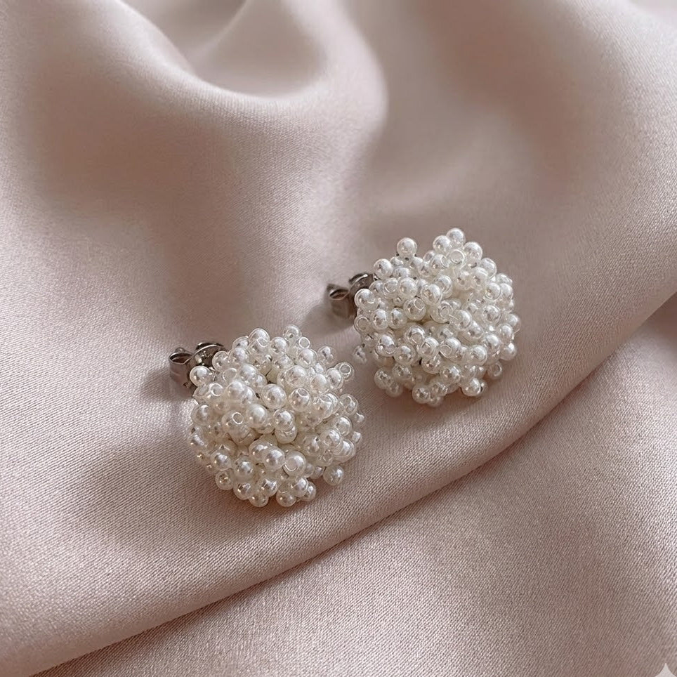 Boucles d'oreilles classiques avec perle incrustée